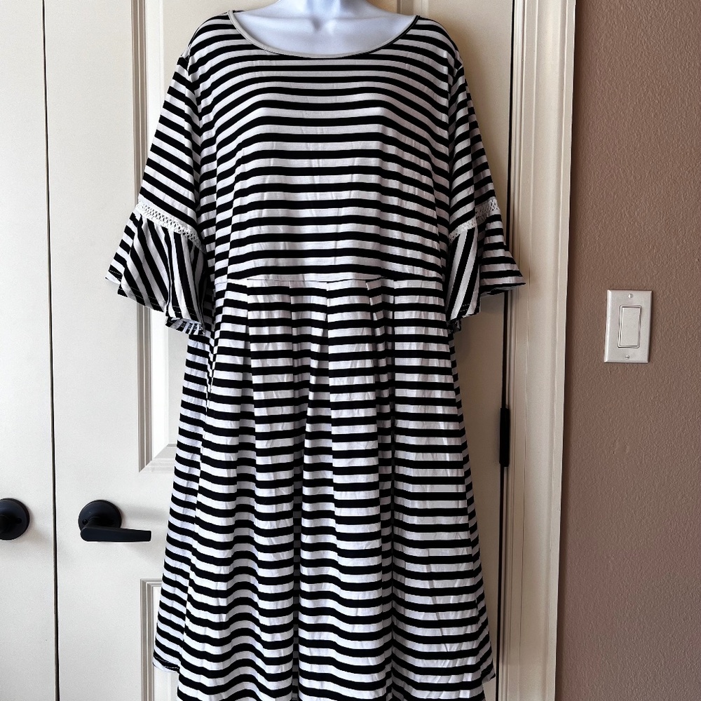 Pin Up Fashion Black/White striped dress size 22